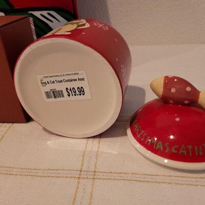 Lot 65: Assorted CHRISTMAS Deco and Ornaments 