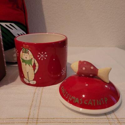 Lot 65: Assorted CHRISTMAS Deco and Ornaments 