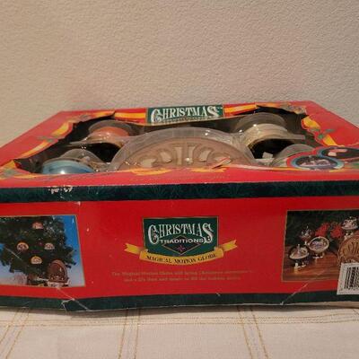 Lot 66: Vintage NEW IN BOX Magical Motion Globes