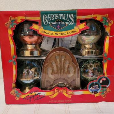Lot 66: Vintage NEW IN BOX Magical Motion Globes