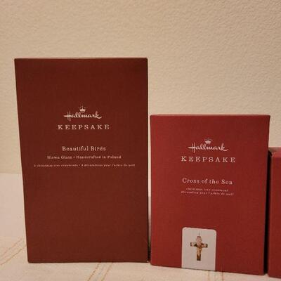 Lot 71: Assorted HALLMARK Ornaments 