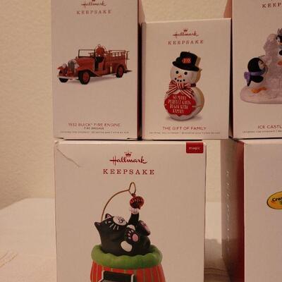Lot 72: Assorted HALLMARK Ornaments 