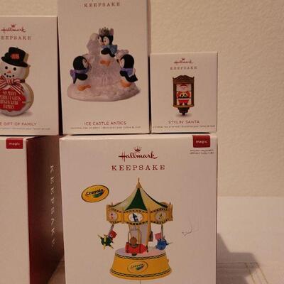 Lot 72: Assorted HALLMARK Ornaments 