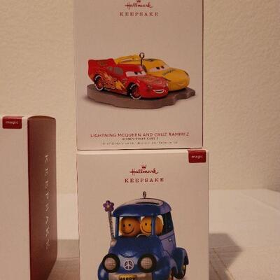 Lot 74: Assorted HALLMARK Ornaments 