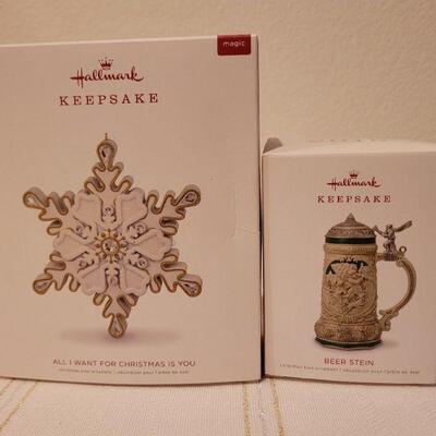 Lot 75: Assorted HALLMARK Ornaments 