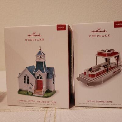 Lot 75: Assorted HALLMARK Ornaments 