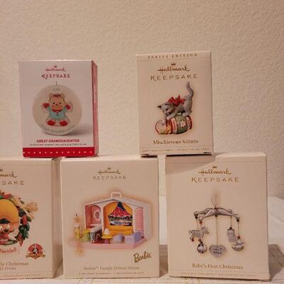 Lot 77: Assorted HALLMARK Christmas Ornaments