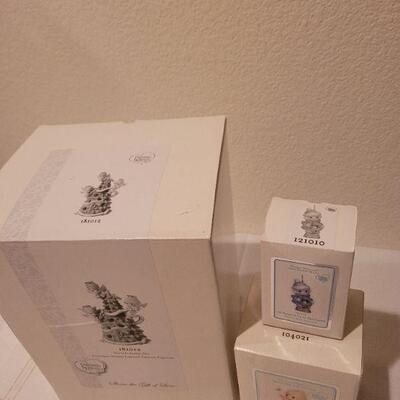 Lot 80: Assorted PRECIOUS MOMENTS Christmas Deco