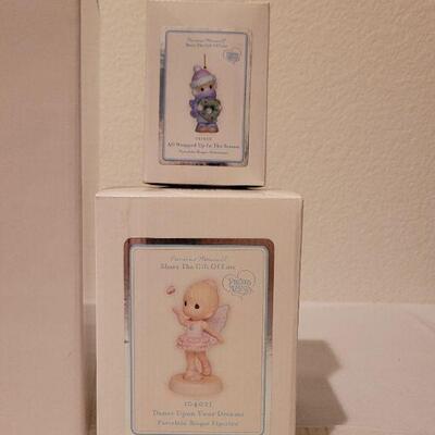 Lot 80: Assorted PRECIOUS MOMENTS Christmas Deco