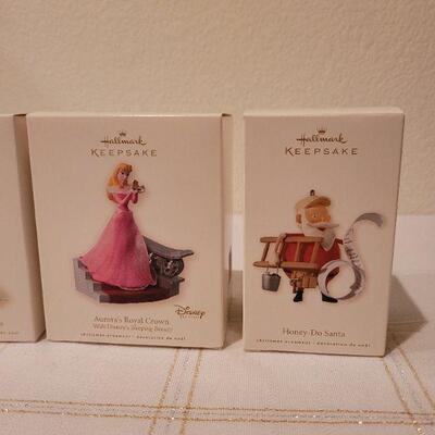 Lot 83: Assorted HALLMARK Ornaments 