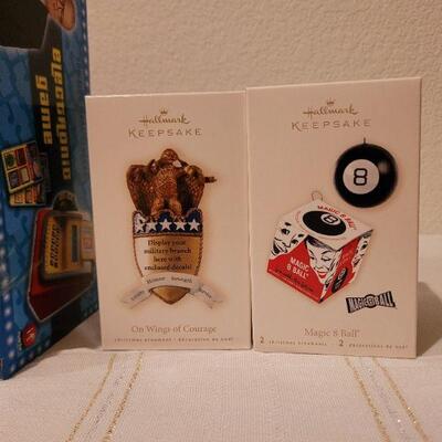 Lot 86: PRICE IS RIGHT Game NEW + HALLMARK 