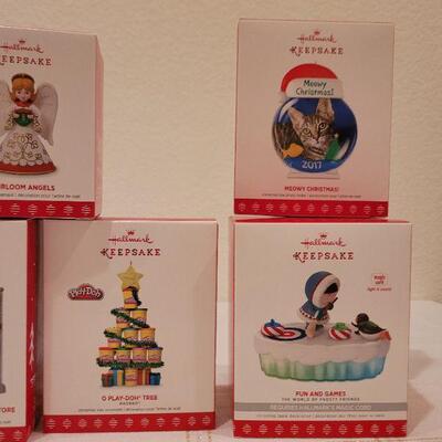 Lot 88: Assorted HALLMARK Christmas Ornaments 