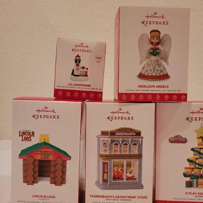 Lot 88: Assorted HALLMARK Christmas Ornaments 