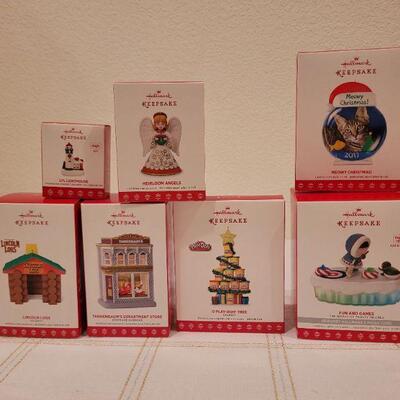 Lot 88: Assorted HALLMARK Christmas Ornaments 