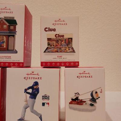 Lot 89: Assorted HALLMARK Christmas Ornaments 