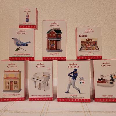 Lot 89: Assorted HALLMARK Christmas Ornaments 