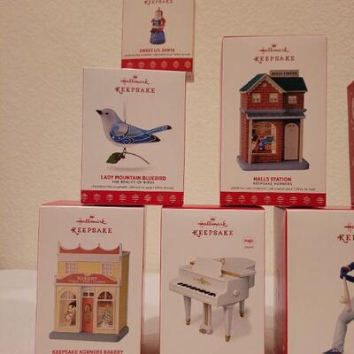 Lot 89: Assorted HALLMARK Christmas Ornaments 