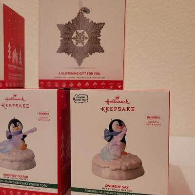 Lot 90: Assorted HALLMARK Christmas Ornaments 