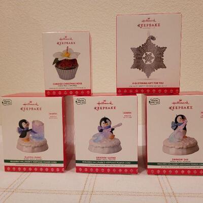 Lot 90: Assorted HALLMARK Christmas Ornaments 