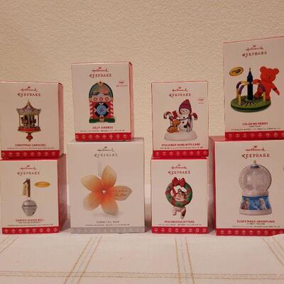 Lot 91: Assorted HALLMARK Christmas Ornaments 