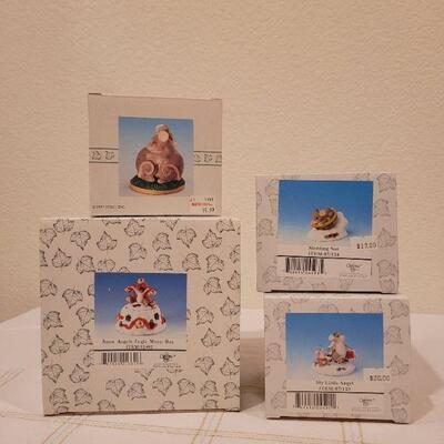 Lot 95: Assorted Christmas Figures