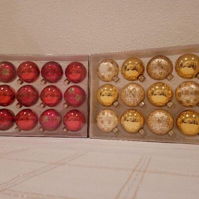Lot 97: (24) NEW Martha Stewart Christmas Ornaments
