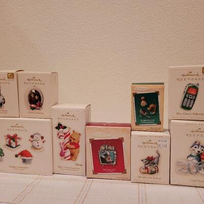 Lot 113: Assorted HALLMARK Christmas Ornaments 