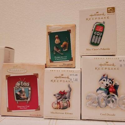 Lot 113: Assorted HALLMARK Christmas Ornaments 