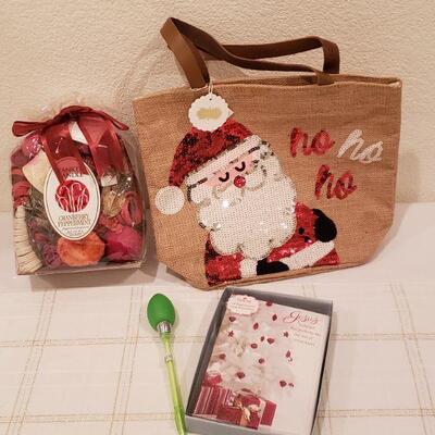 Lot 116: New Holiday Bundle (Bag, CHRISTMAS cards & Pen & Potpourri 