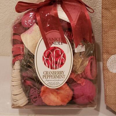 Lot 116: New Holiday Bundle (Bag, CHRISTMAS cards & Pen & Potpourri 