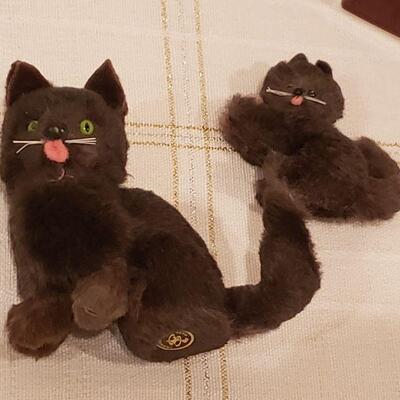 Lot 118: New in Box AMERICAN GIRL DOLL "Cat with Kitten"