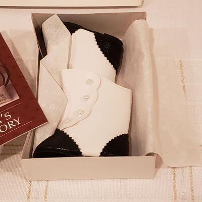 Lot 133: New AMERICAN GIRL Meet Samantha Book & Boots