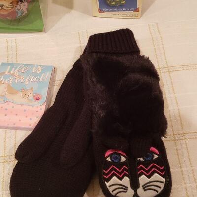 Lot 137:  New Cat Lovers Gift Lot