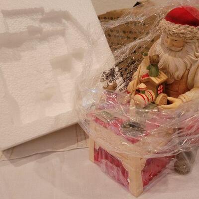 Lot 138: The Heart of Christmas Santa Figure