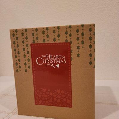 Lot 138: The Heart of Christmas Santa Figure