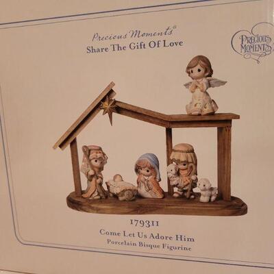 Lot 142: (2) Precious Moments Christmas Deco Figures