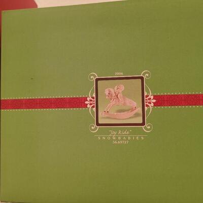 Lot 154: HALLMARK Christmas Deco 
