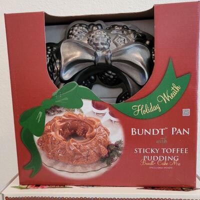 Lot 167: NEW Candy Cottage and BUNDT Pan
