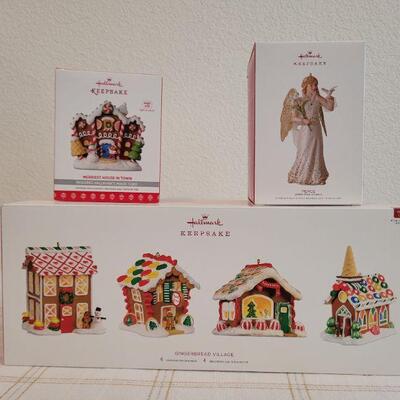 Lot 171: Assorted HALLMARK Christmas Ornaments 