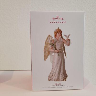 Lot 171: Assorted HALLMARK Christmas Ornaments 