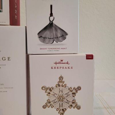 Lot 173: Assorted HALLMARK Christmas Ornaments 