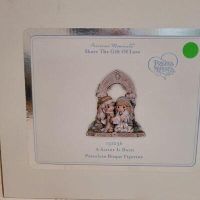 Lot 182: Precious Moments Christmas Deco Figures 