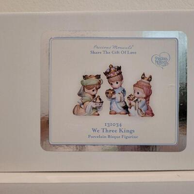 Lot 182: Precious Moments Christmas Deco Figures 