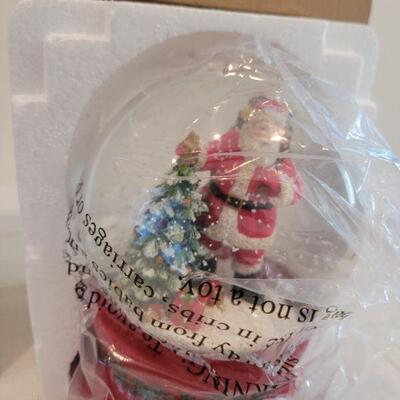 Lot 184: Assorted Christmas Deco feat. GLITTERDOME
