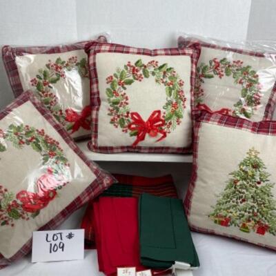 K - 109  Decorative Christmas Pillows Lots 