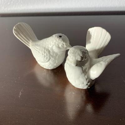 Pair of Doves Fitz and Floyd Salt and Pepper Shakers 