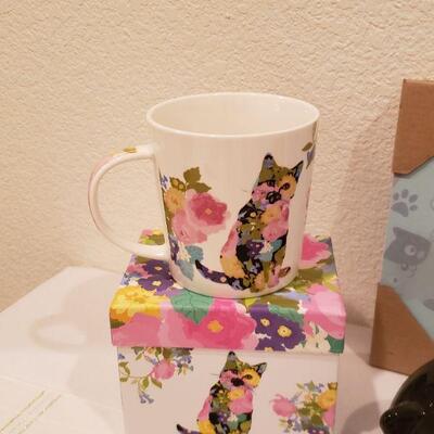 Lot 201: Cat Lovers Gift Lot