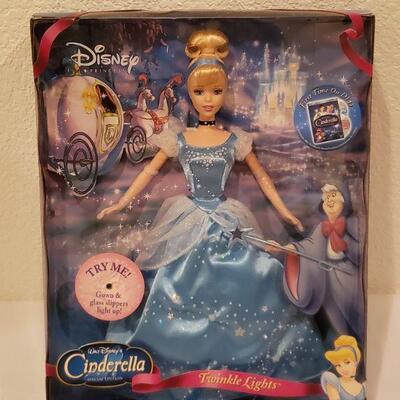 Lot 202: New Disney Cinderella Doll (Needs New Batteries)
