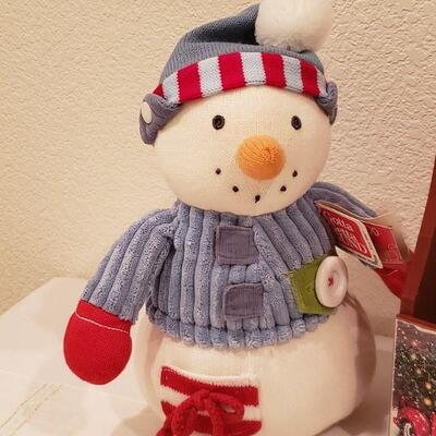 Lot 209: NEW Holiday Tool Box Deco, (8) Foleys Cloth Napkins & Snowman