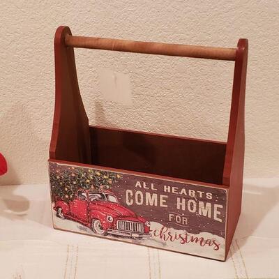 Lot 209: NEW Holiday Tool Box Deco, (8) Foleys Cloth Napkins & Snowman